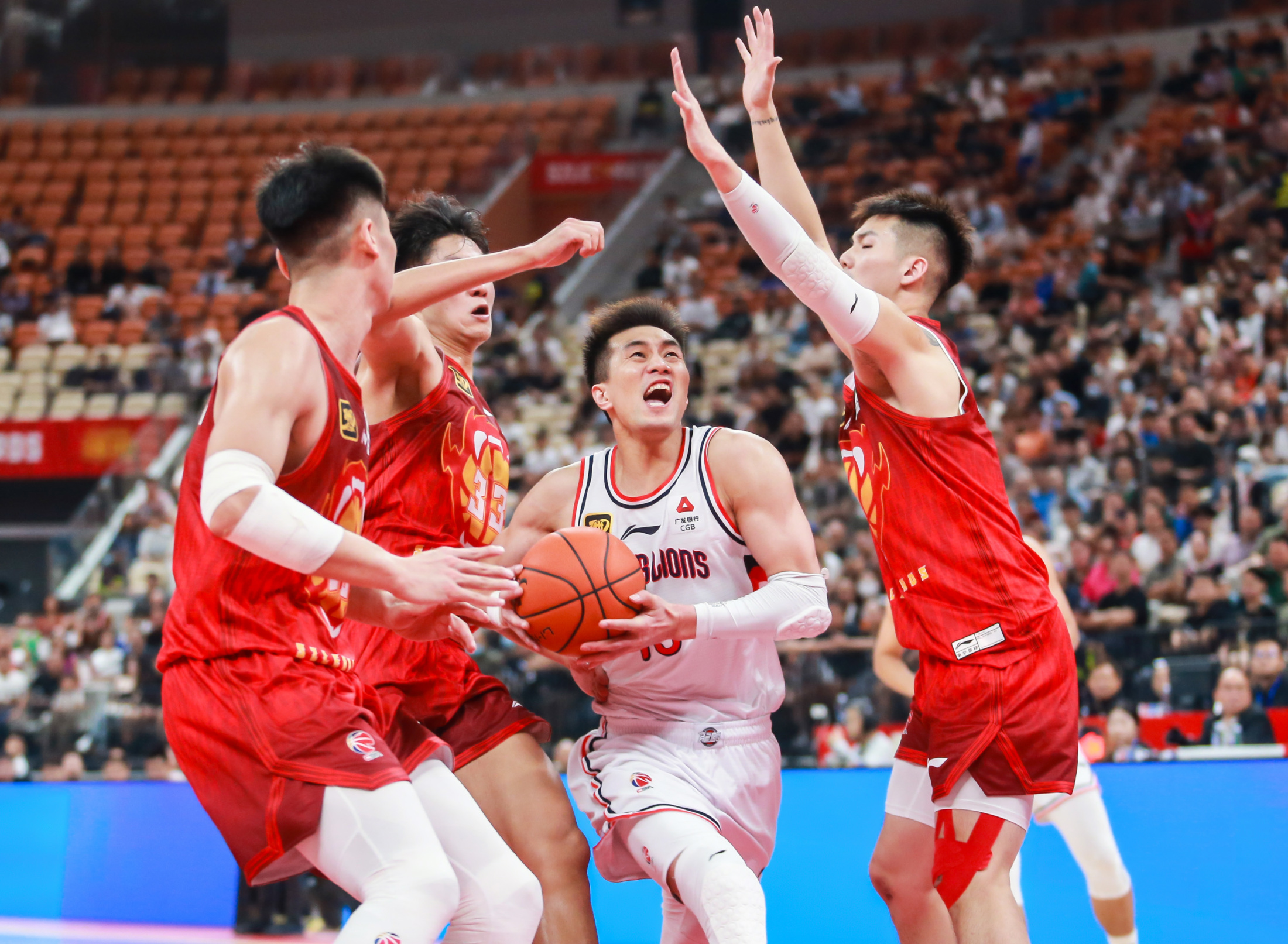 jnh-中超今夜走向成谜，广州队遗憾出局，目标明确，身体对抗强度拉满