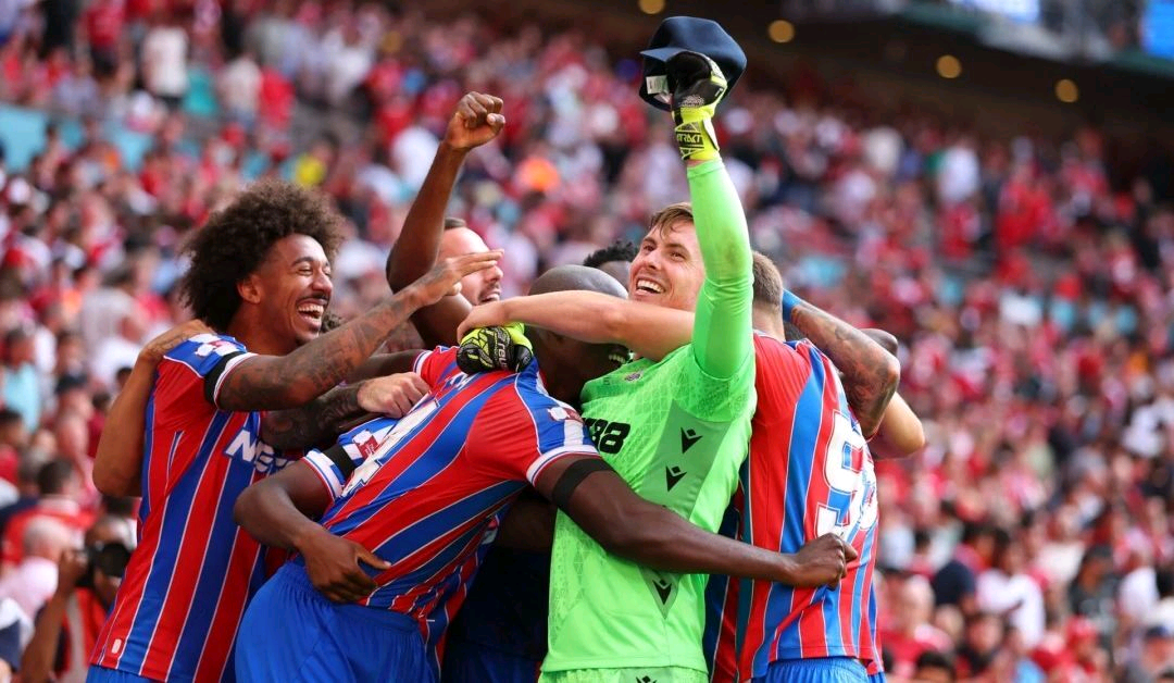 里程碑夜！利物浦门线救险，社区盾赛后刷纪录，球迷炸锅，更衣室氛围转暖的简单介绍