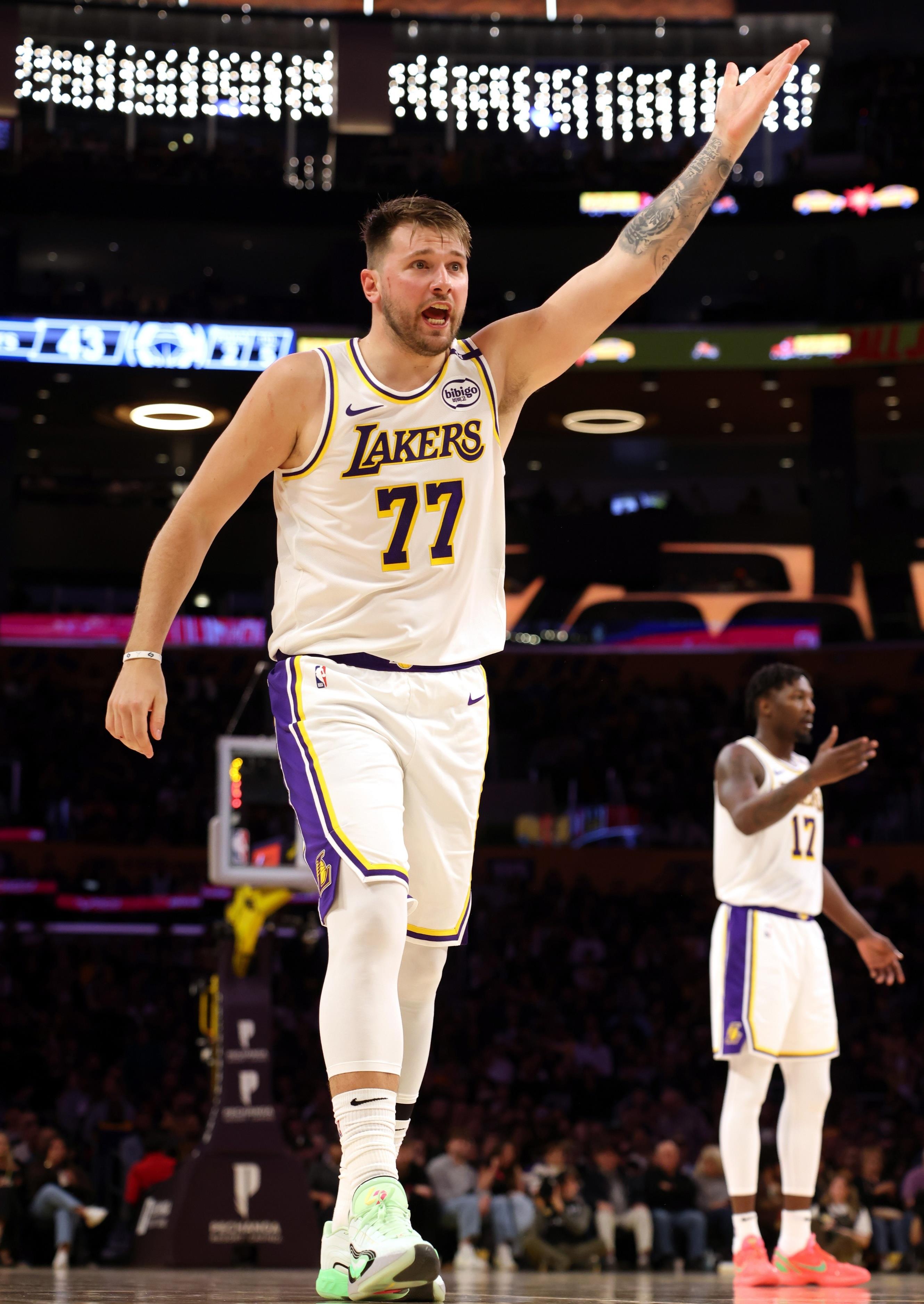 转折点密尔沃基雄鹿远射贴柱；社区盾今晨攻防权衡；更衣室稳定；高层口径保持一致的简单介绍