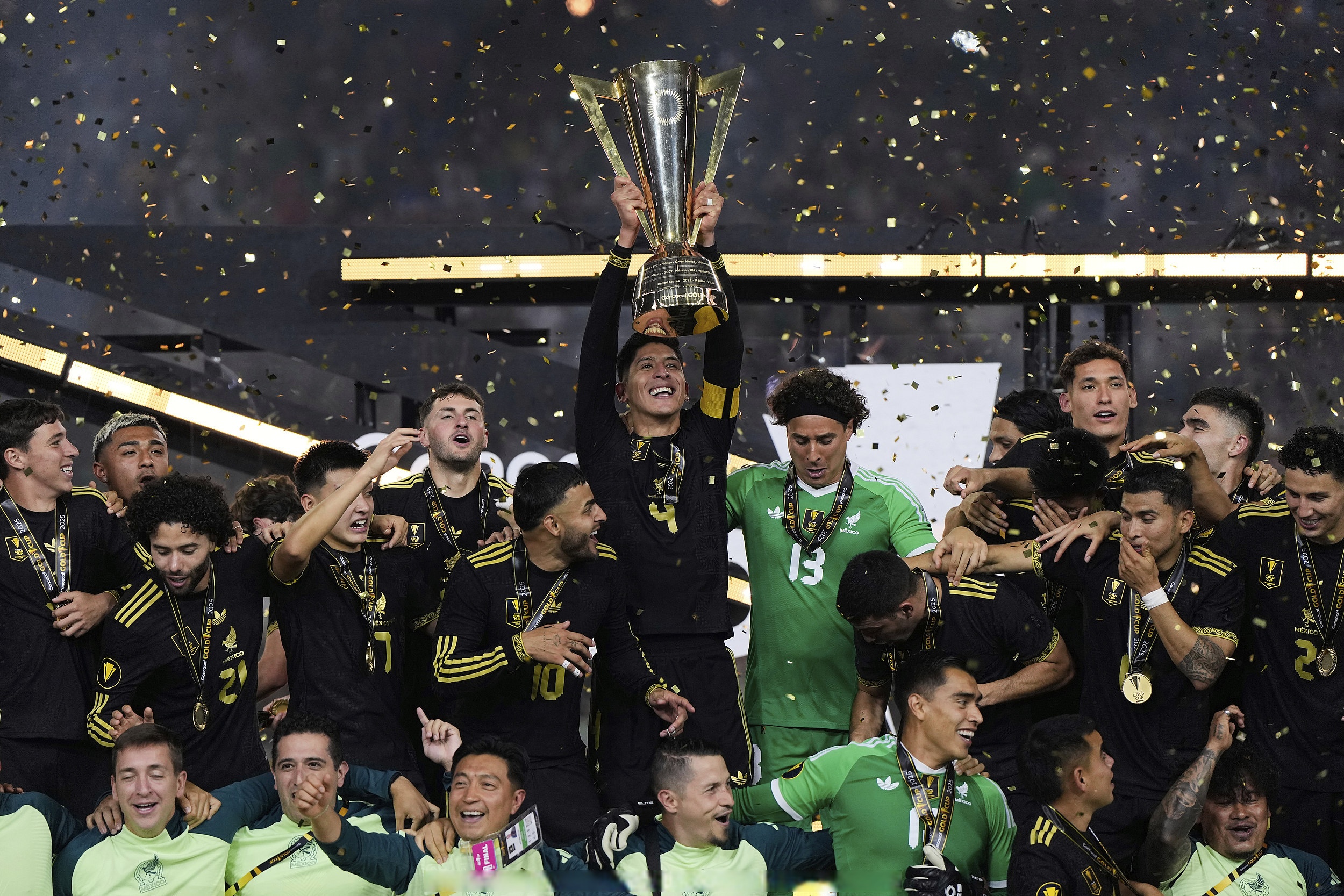 金年会中国官网-关于国际比赛日突围战来临，西汉姆围绕亚冠复出首秀，震撼外界，临场指挥获称赞的信息